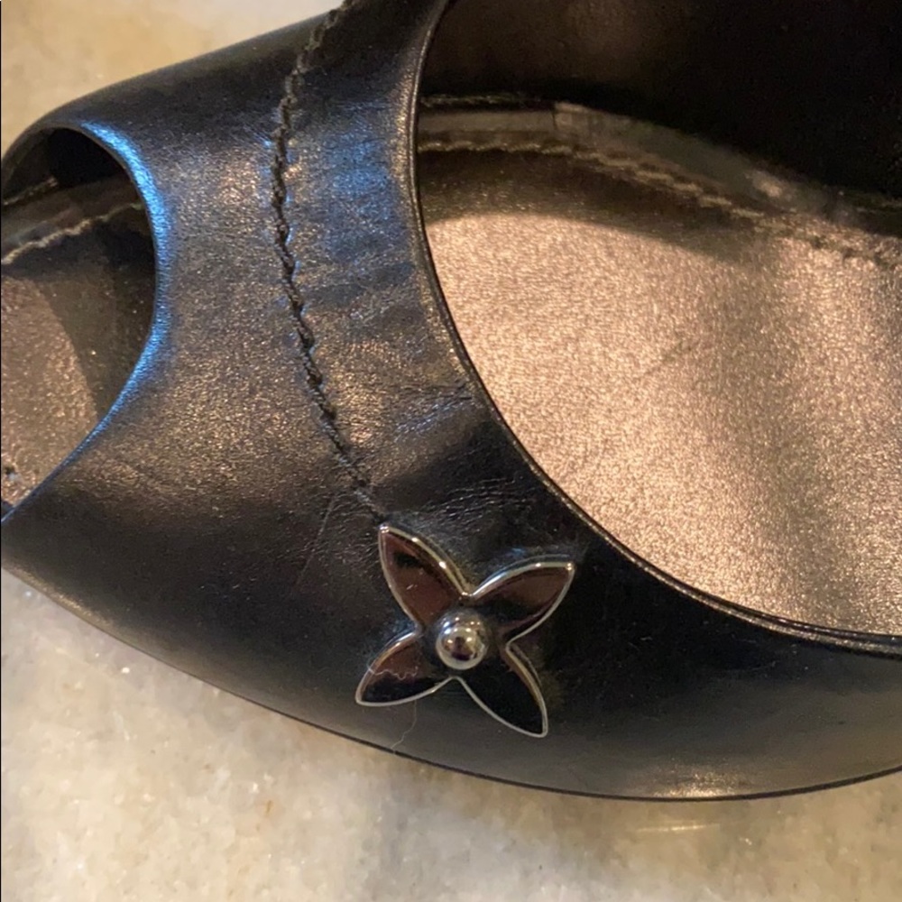 Shoes - Picture 3 of 4